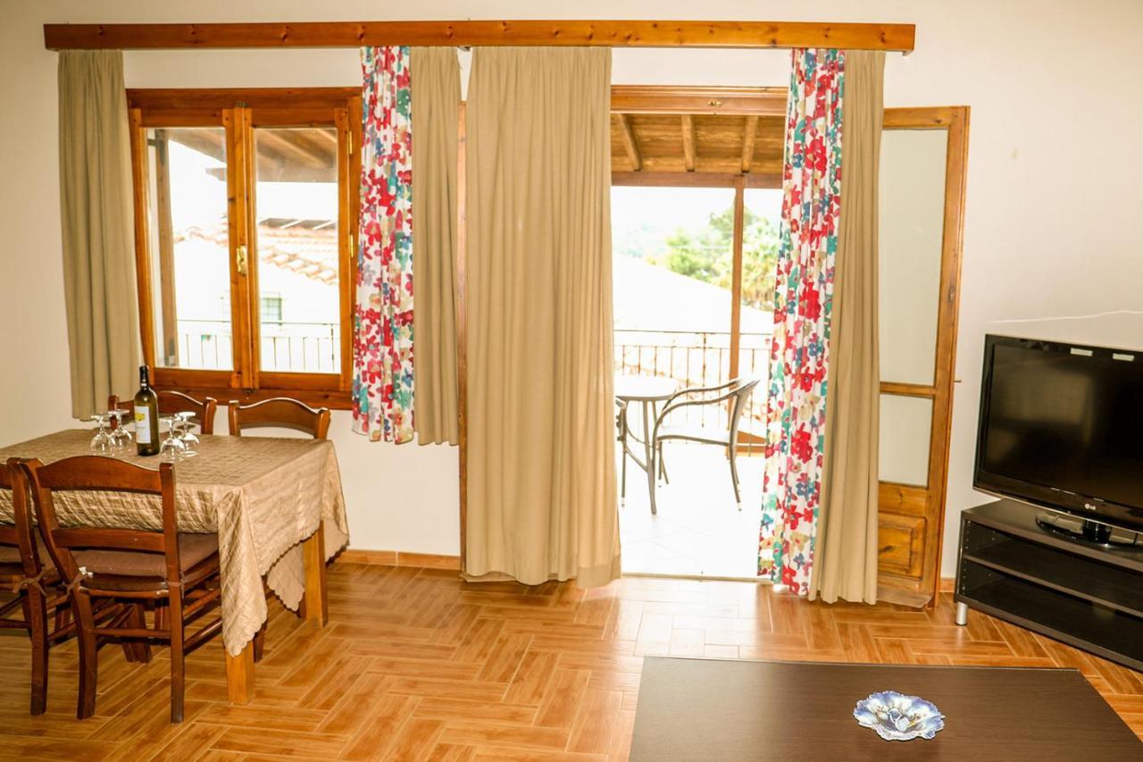 Sunset Studios & Apartments Koukounaries Ngoại thất bức ảnh